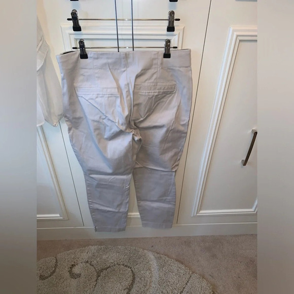 Set H&M ivory films sheer top & Old Navy khaki side zip chinos‎ - Picture 12 of 15